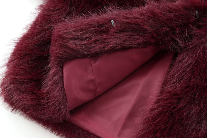 EmberCozy - Winterledermantel mit Pelzverzierungen