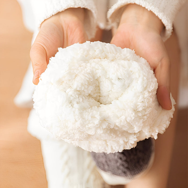 Danika - Modische gestrickte Kuschelsocken mit Herzmotiv für Damen