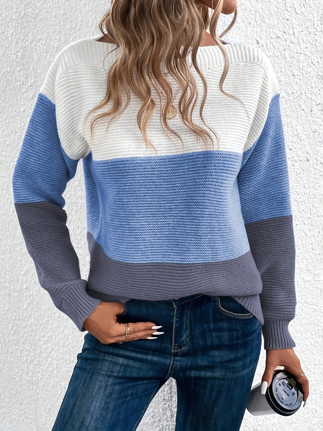 Muriel - Stylischer Damenpullover mit dreifarbigen Streifen