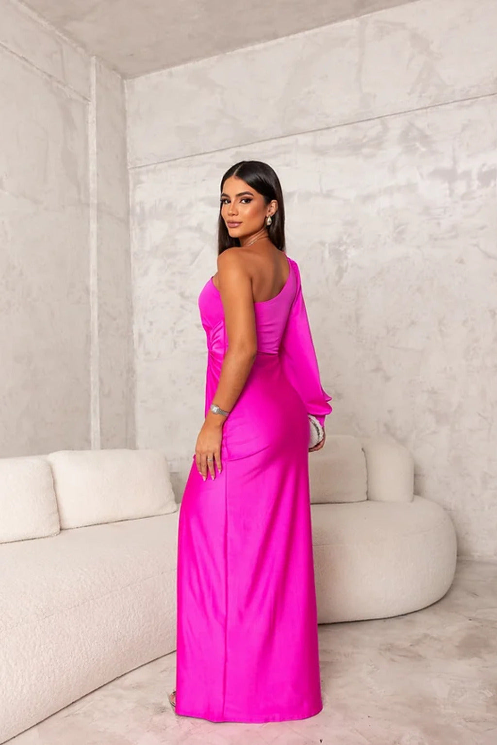 Fely - Strahlendes Satin-Kleid mit Schulterfrei-Design