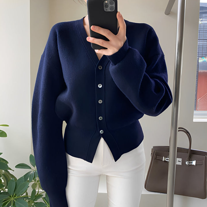 Carolyn - Traditioneller, leicht gestrickter Damen-Cardigan