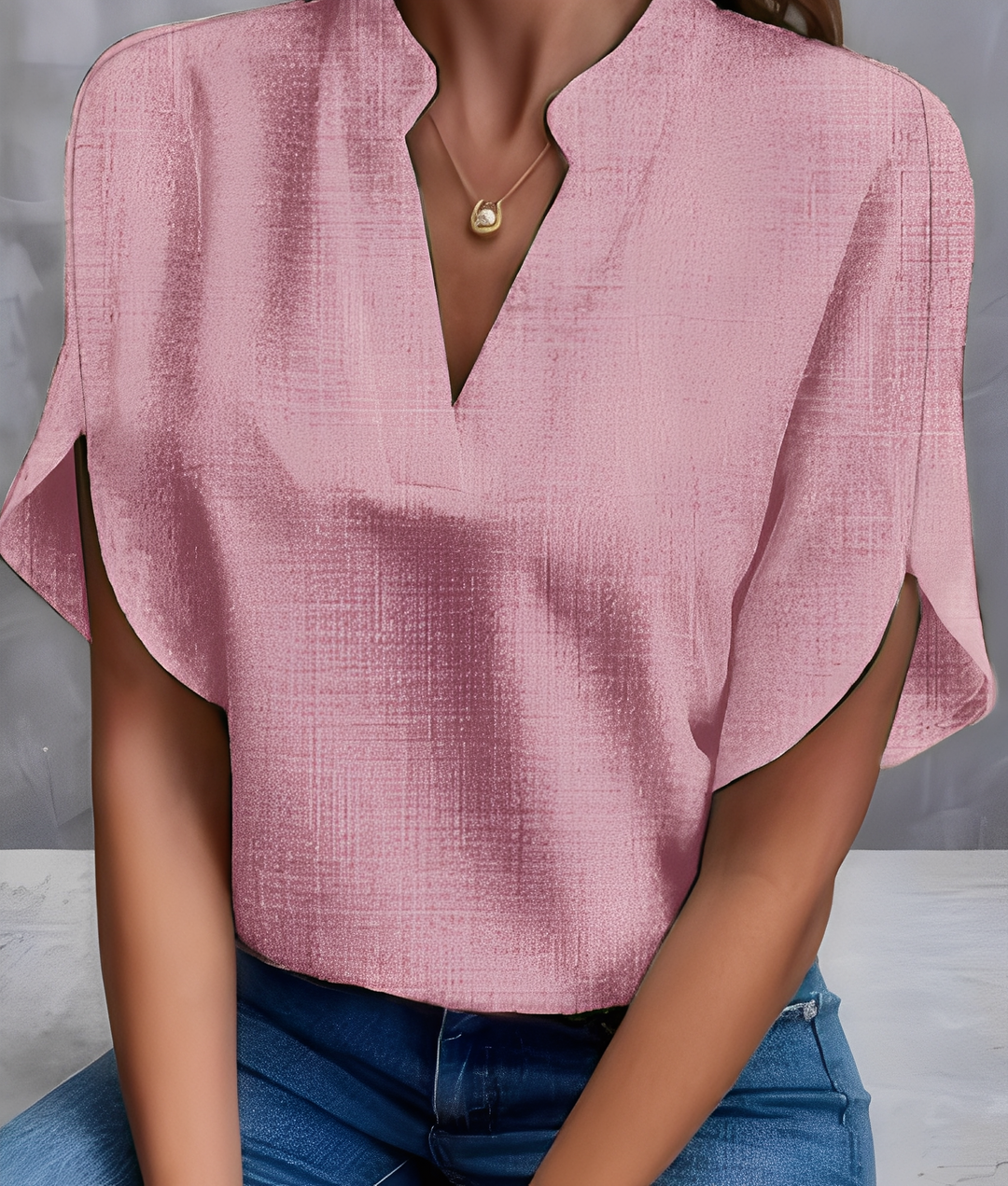 Chantelle - Einfache Damenbluse mit V-Schnitt