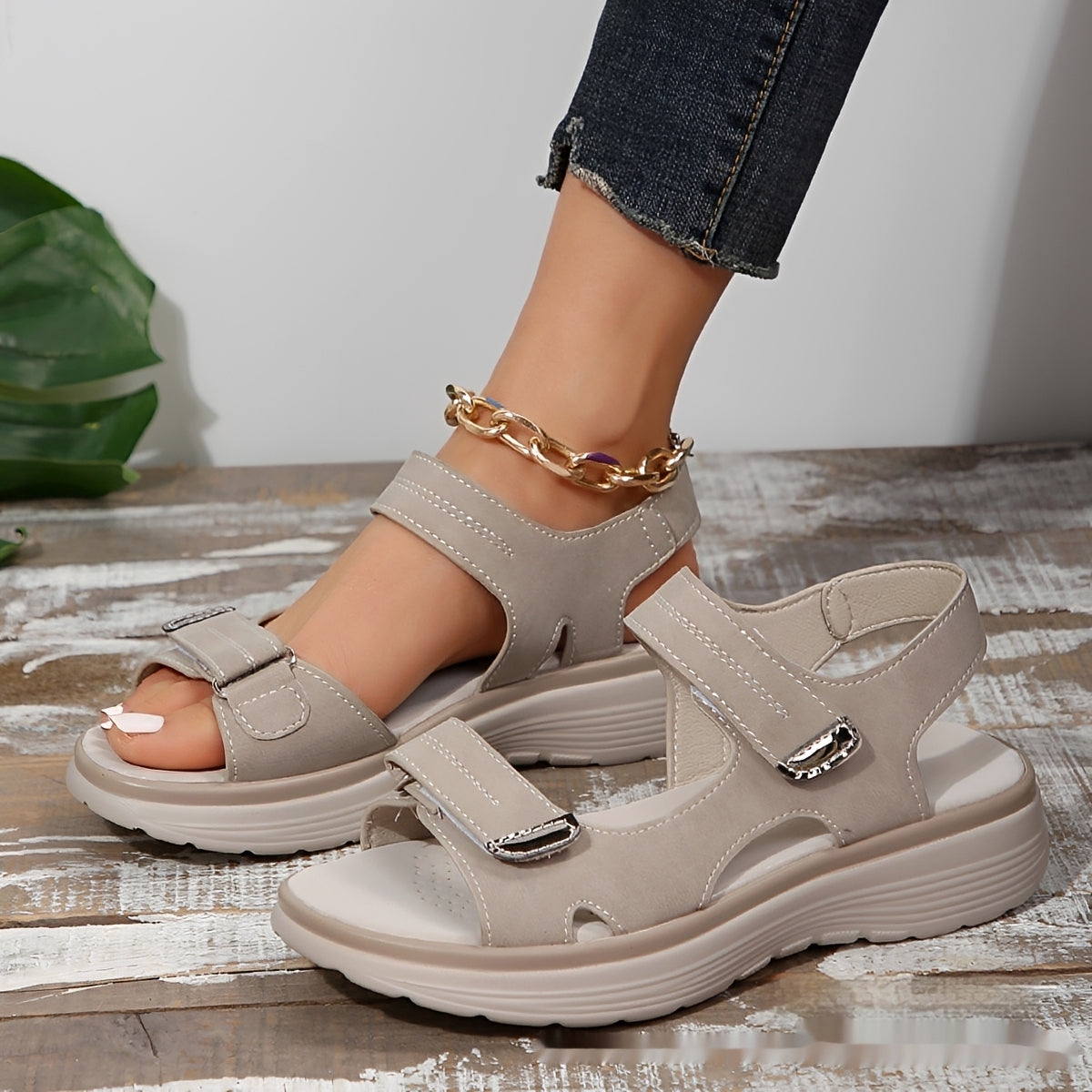 Mabel - Lässige Damensandalen mit einstellbaren Riemen