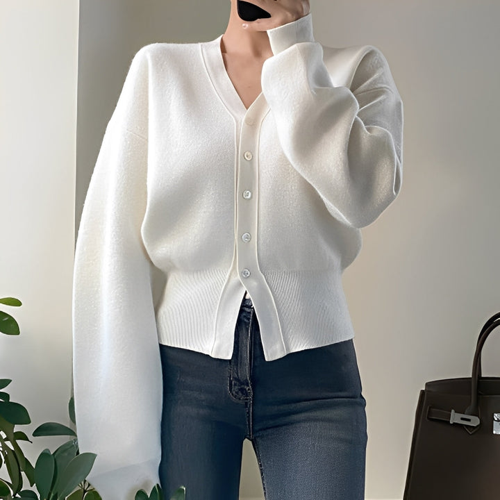 Carolyn - Traditioneller, leicht gestrickter Damen-Cardigan