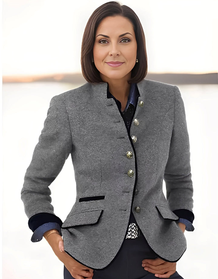 Marcelyn - Eleganter Frauenmantel mit vielen Knöpfen