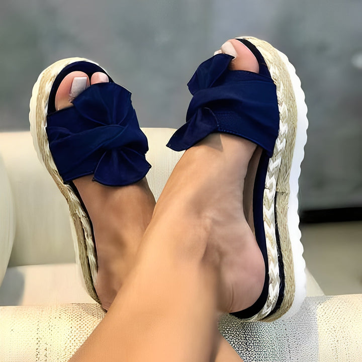 Arleen - Bequeme Damensandalen mit Schleife