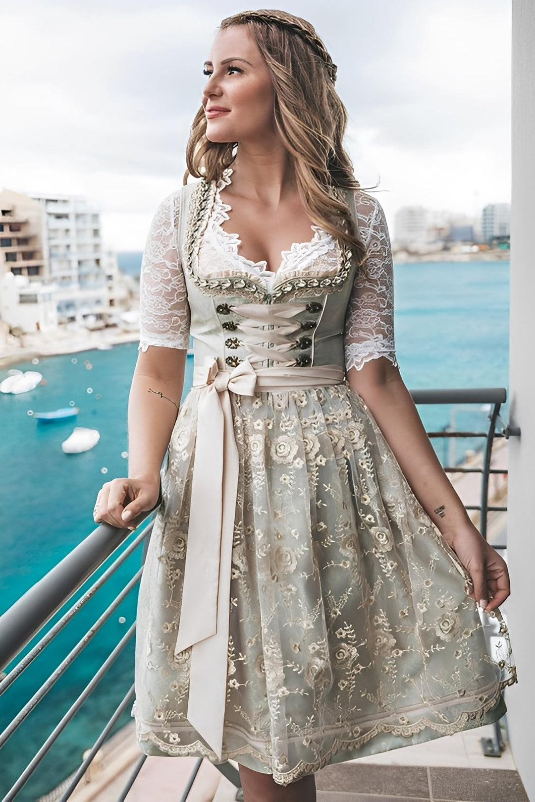 Maliny – Besonderes Damenoutfit mit Schürze und Bluse