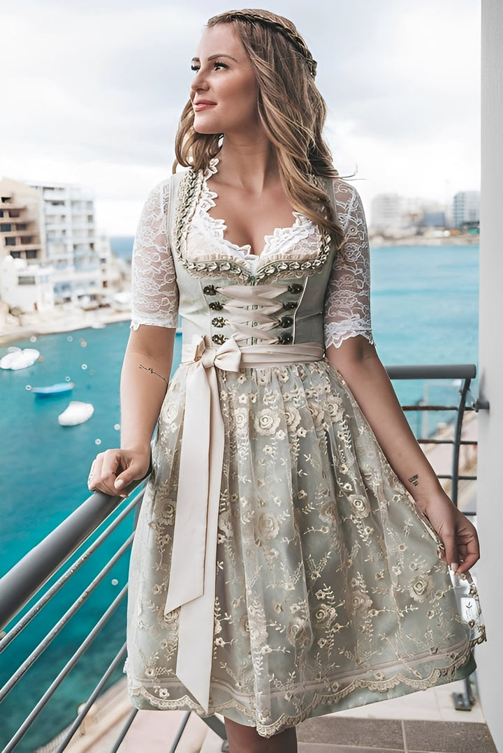Maliny – Besonderes Damenoutfit mit Schürze und Bluse