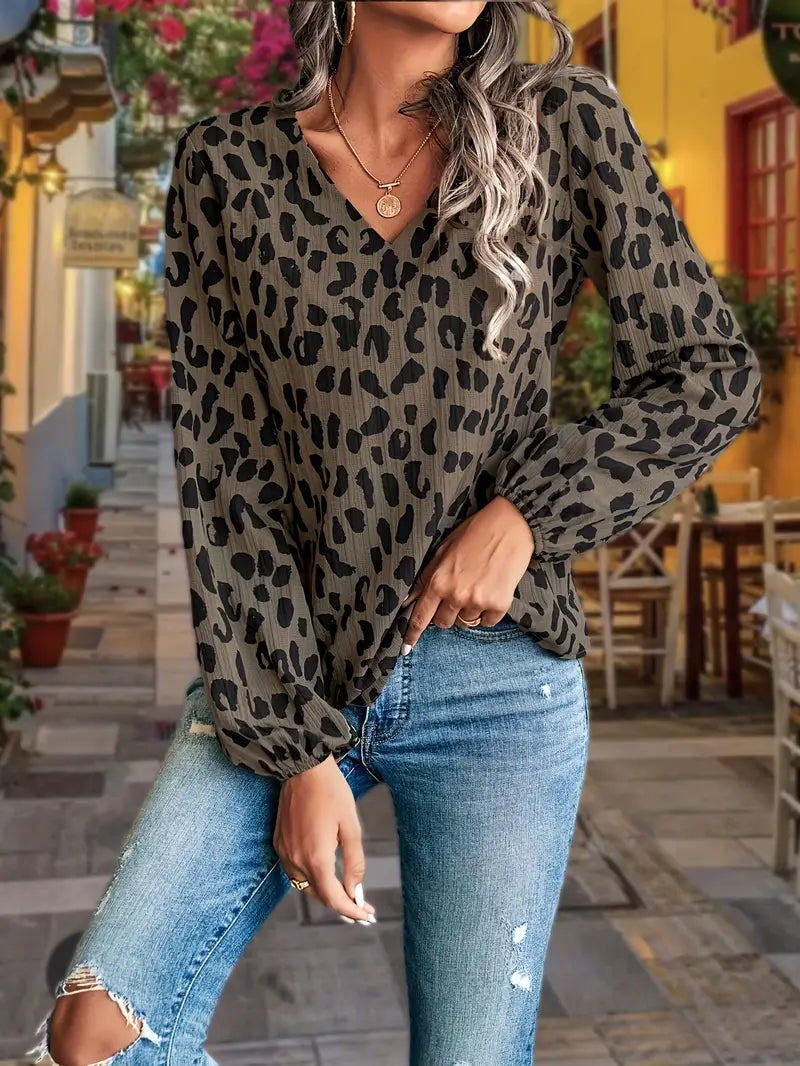 Kaia – Bluse mit V-Ausschnitt und markantem Design
