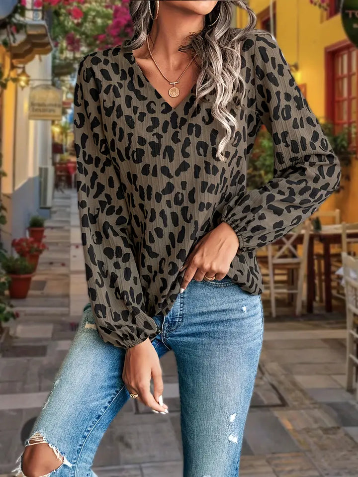 Kaia – Bluse mit V-Ausschnitt und markantem Design