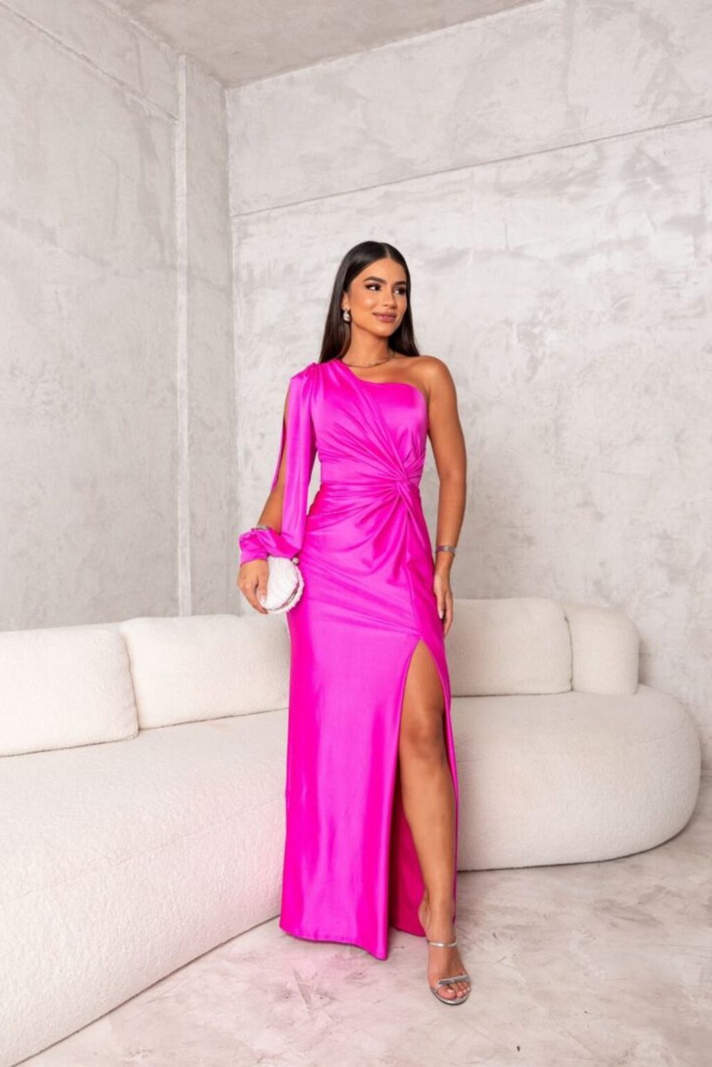 Fely - Strahlendes Satin-Kleid mit Schulterfrei-Design