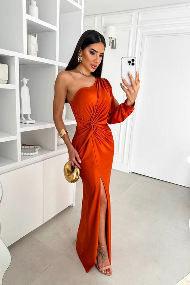 Fely - Strahlendes Satin-Kleid mit Schulterfrei-Design