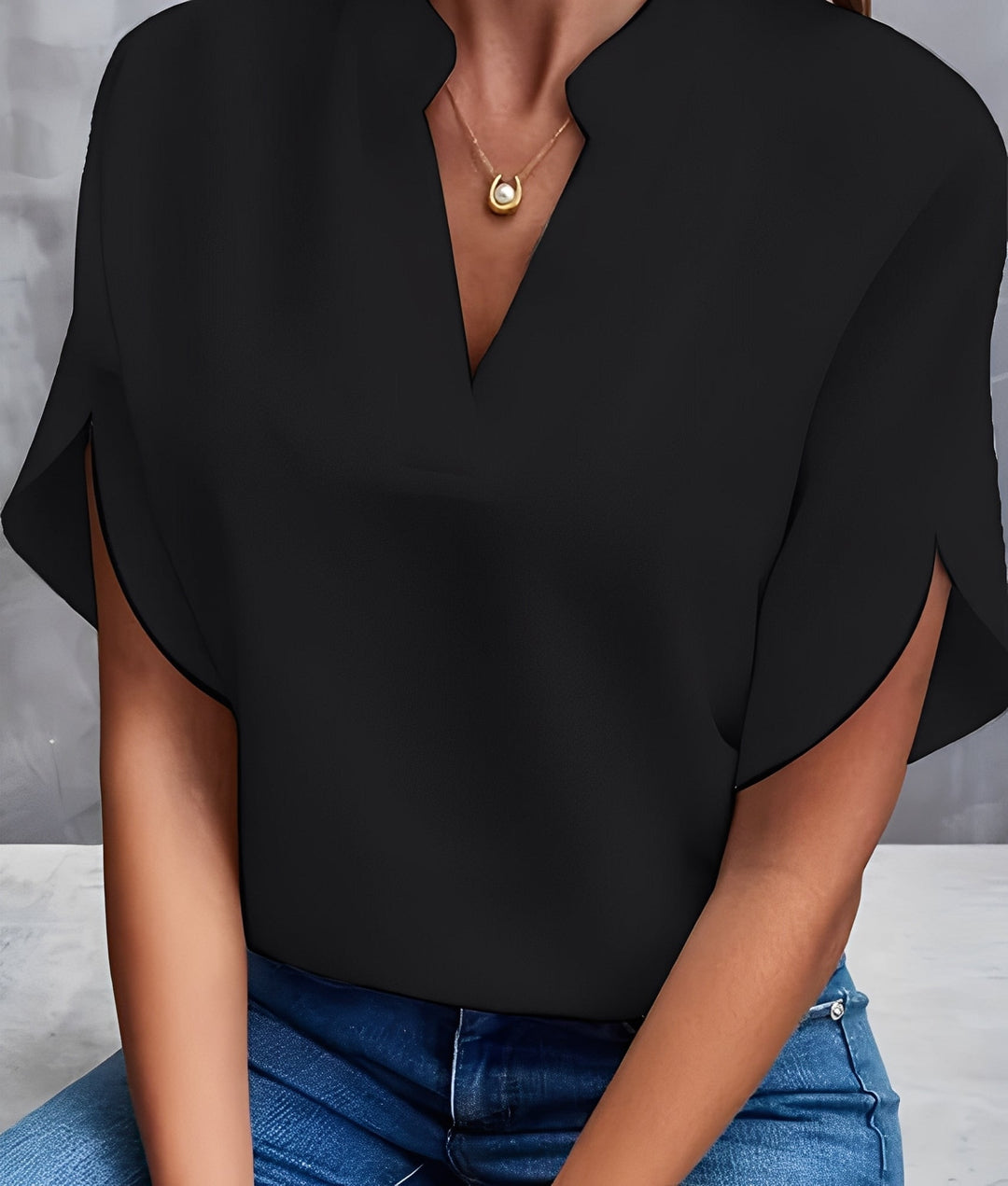 Chantelle - Einfache Damenbluse mit V-Schnitt