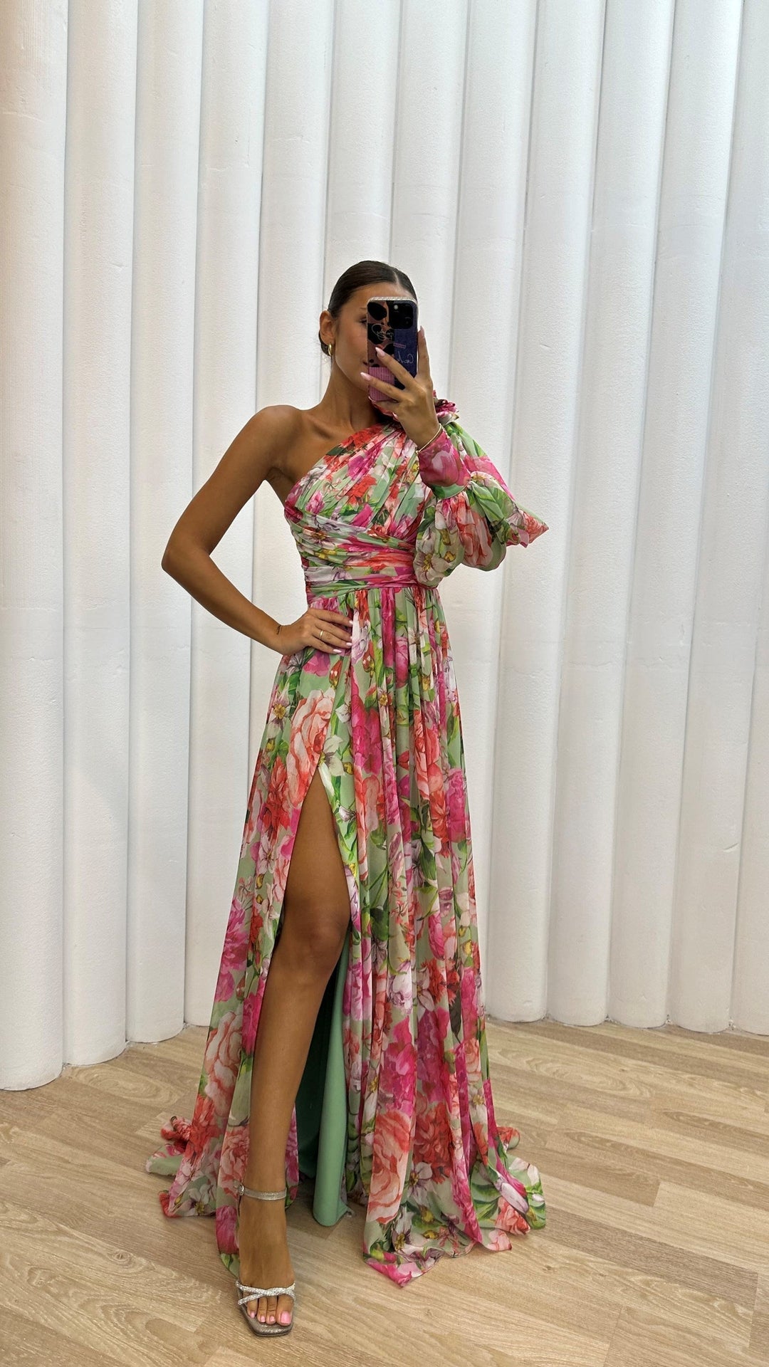 Sylvia - Leichtes Schulterkleid für Sommerpartys