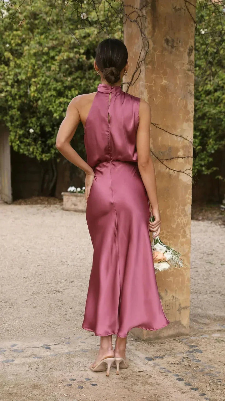 Trina - Elegantes Satin Abendkleid mit schulterfreiem Design