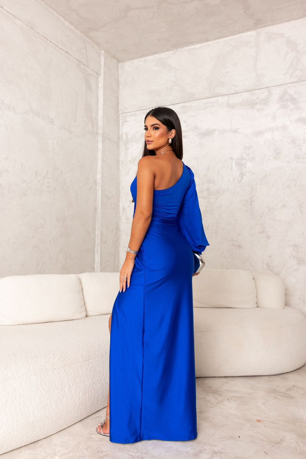 Fely - Strahlendes Satin-Kleid mit Schulterfrei-Design