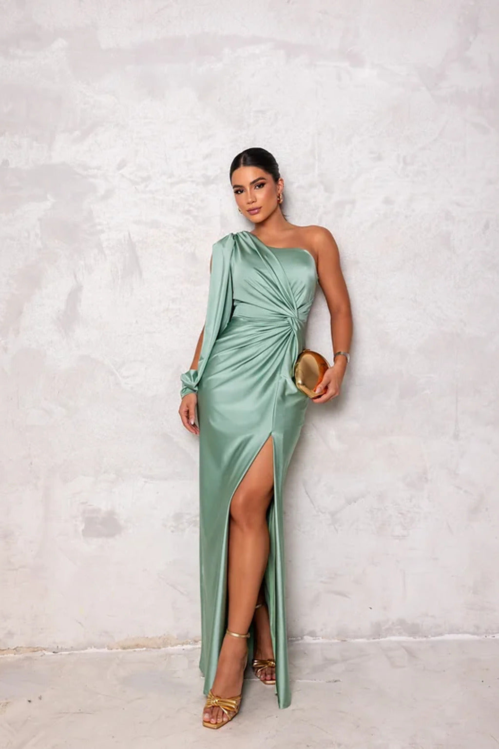 Fely - Strahlendes Satin-Kleid mit Schulterfrei-Design