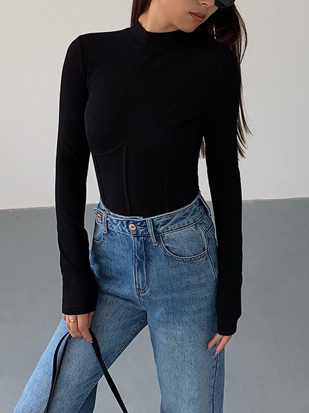 Nelia – Eng geschnittenes T-Shirt mit Stehkragen