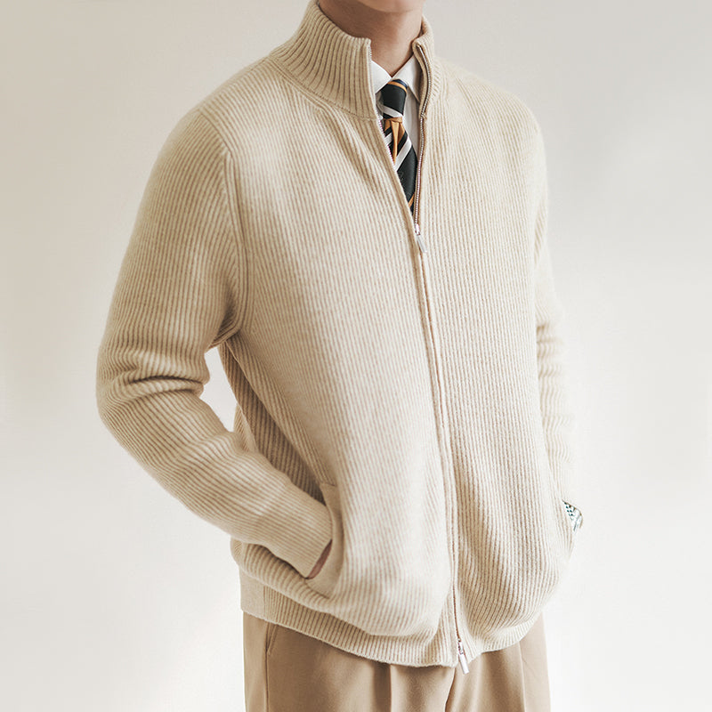 Theo – Bequeme Herrenstrickjacke