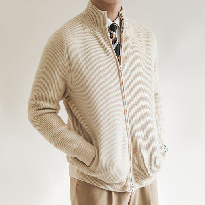 Theo – Bequeme Herrenstrickjacke