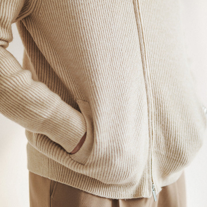 Theo – Bequeme Herrenstrickjacke