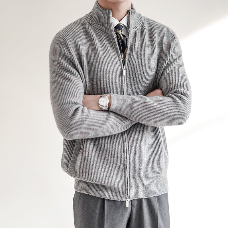 Theo – Bequeme Herrenstrickjacke