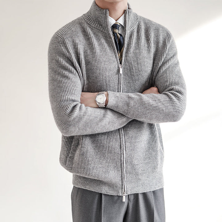 Theo – Bequeme Herrenstrickjacke