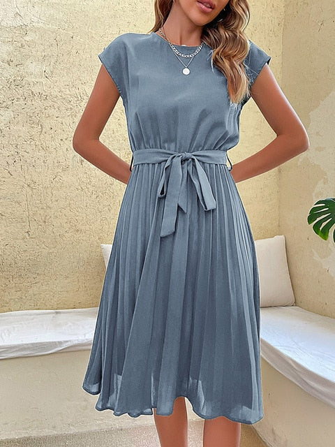Klara – Sommerliches Kleid mit Plisseefalten und kurzen Ärmeln
