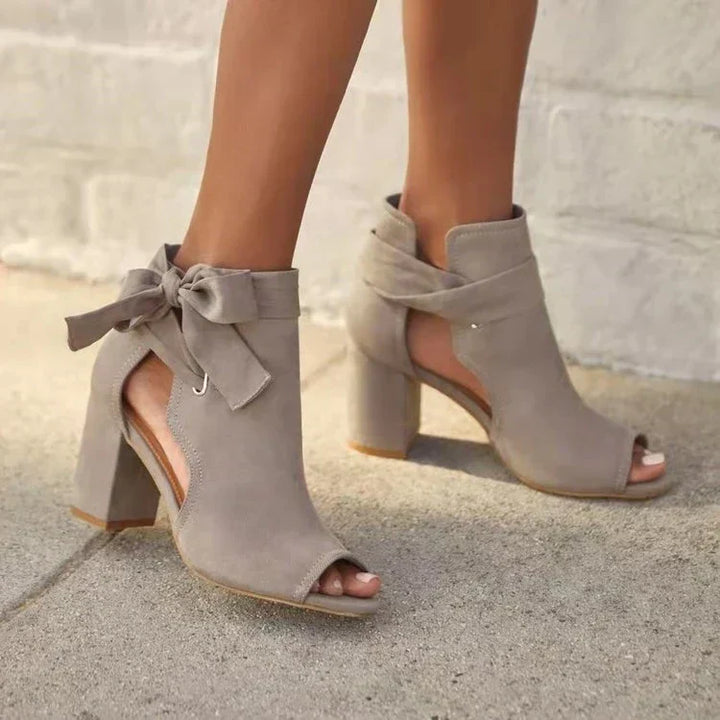 Celestine - Elegante orthopädische Sandalen mit hohem Absatz und Schleife