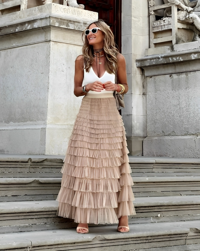 Chloe – Bequemer Rock in weichem Neutralkton