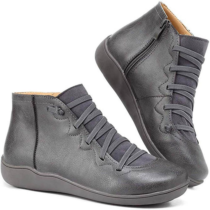 Afra – Alte Schnürstiefel