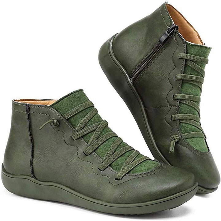 Afra – Alte Schnürstiefel