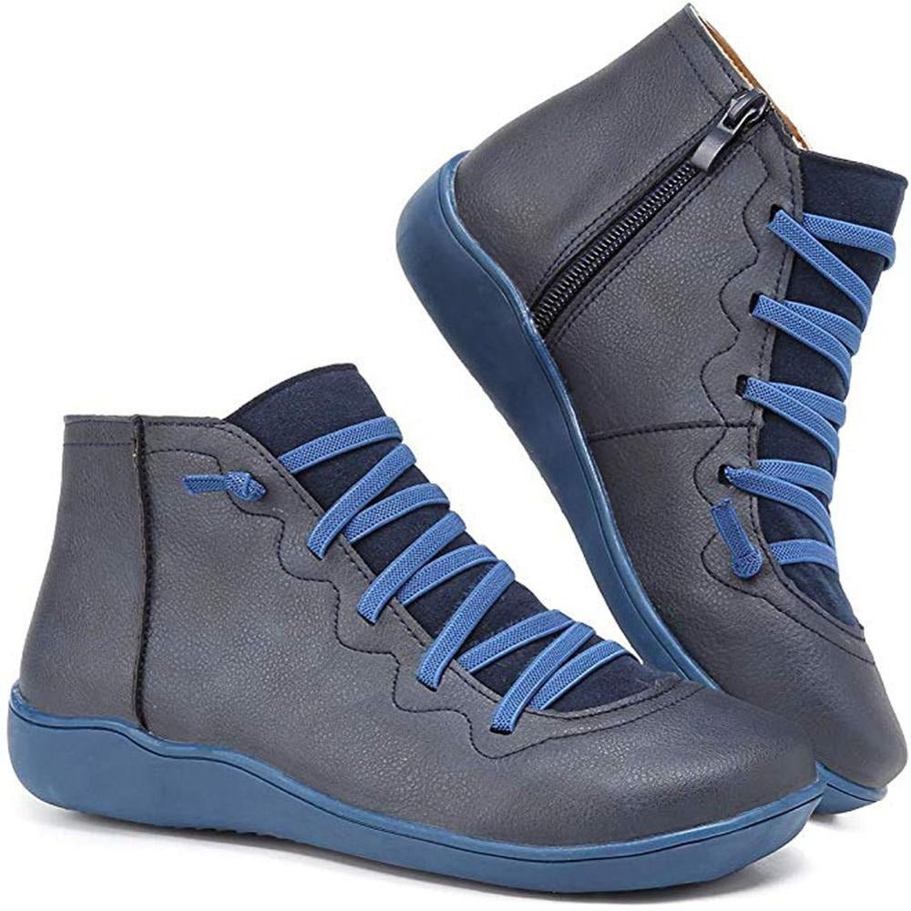 Afra – Alte Schnürstiefel