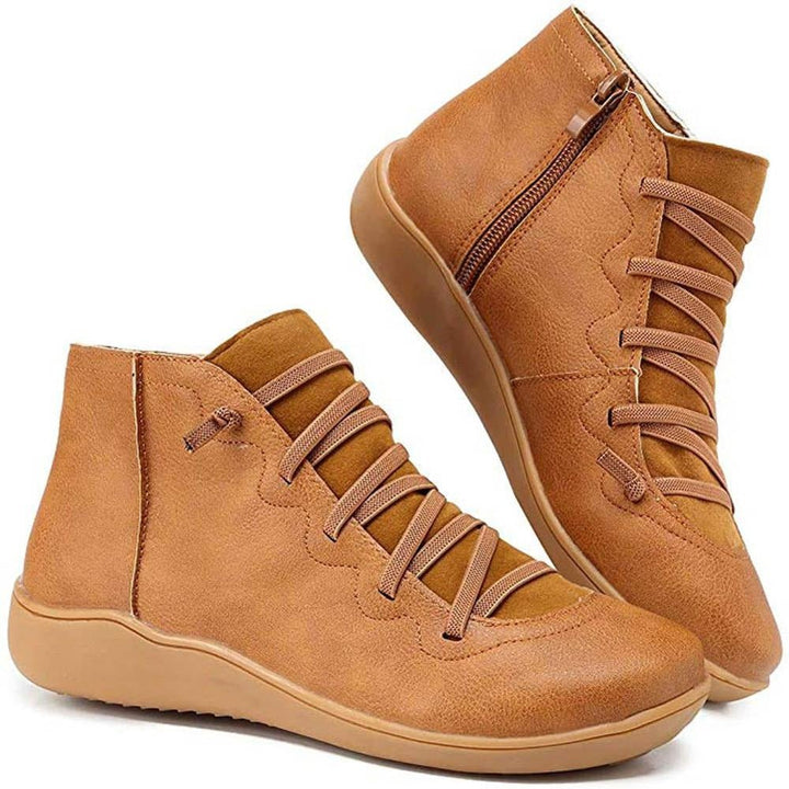 Afra – Alte Schnürstiefel