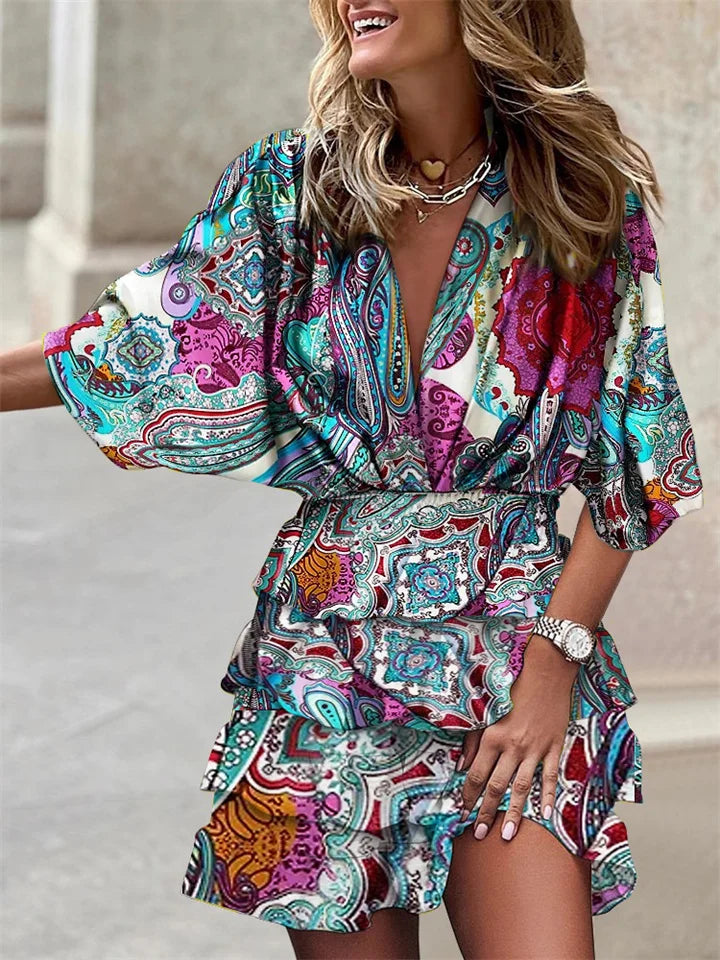 Niana - Stilvolles Kleid mit V-Ausschnitt und lebendigem Muster