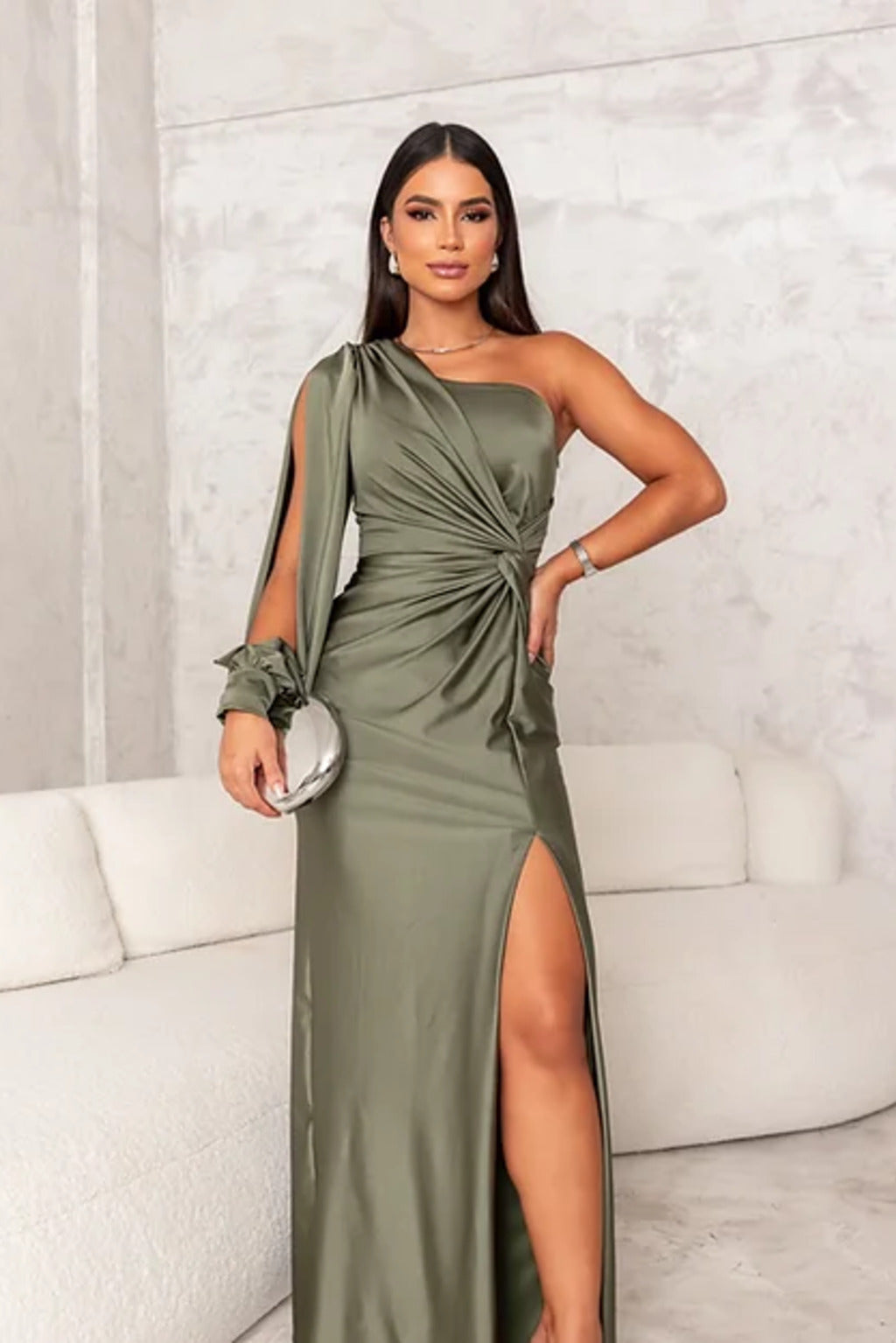 Fely - Strahlendes Satin-Kleid mit Schulterfrei-Design