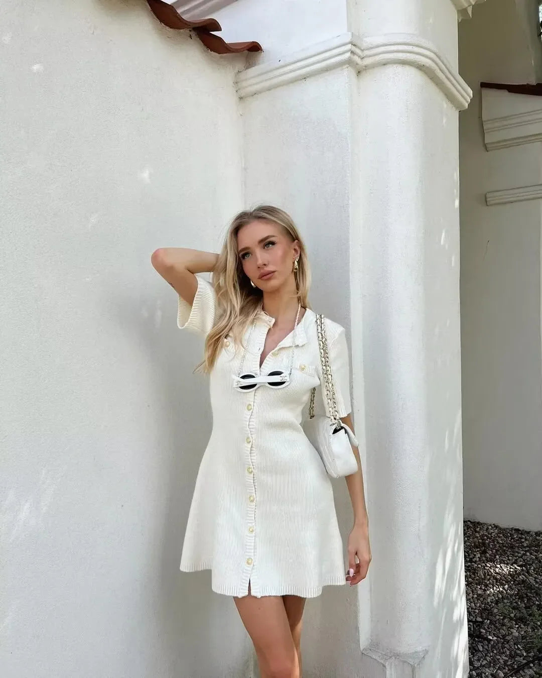 Wilgene - Wollkleid mit Knöpfen und kurzen Ärmeln