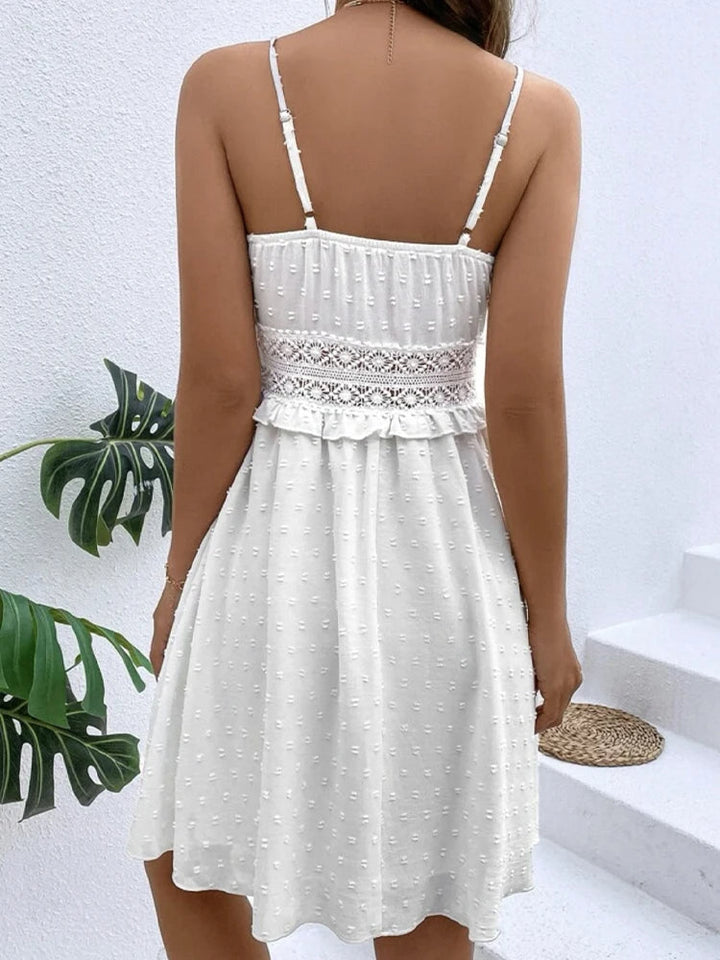 Lorielle - Kurzes weißes Kleid mit eleganten Details