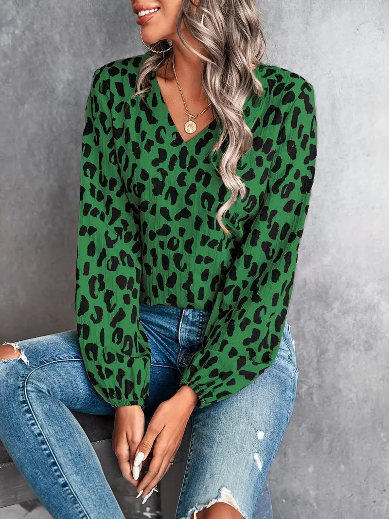 Kaia – Bluse mit V-Ausschnitt und markantem Design