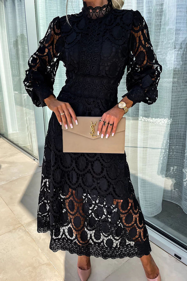 Adeline - Klassisches Spitzenkleid mit hohem Kragen