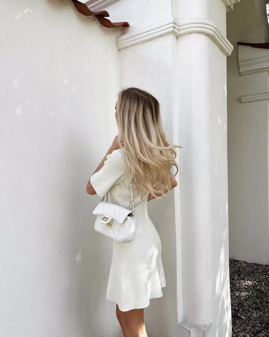 Wilgene - Wollkleid mit Knöpfen und kurzen Ärmeln