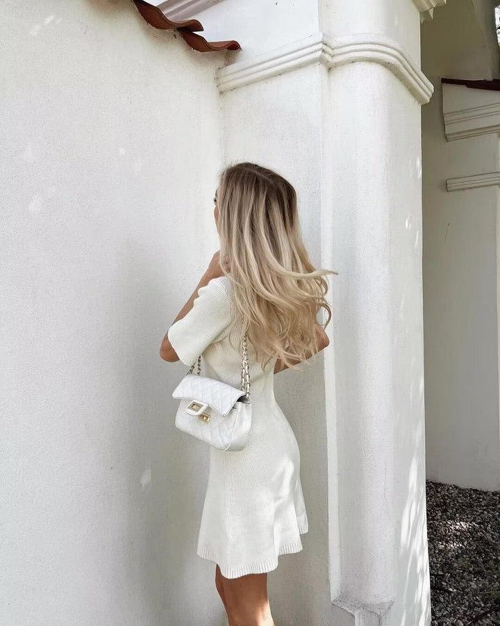Wilgene - Wollkleid mit Knöpfen und kurzen Ärmeln