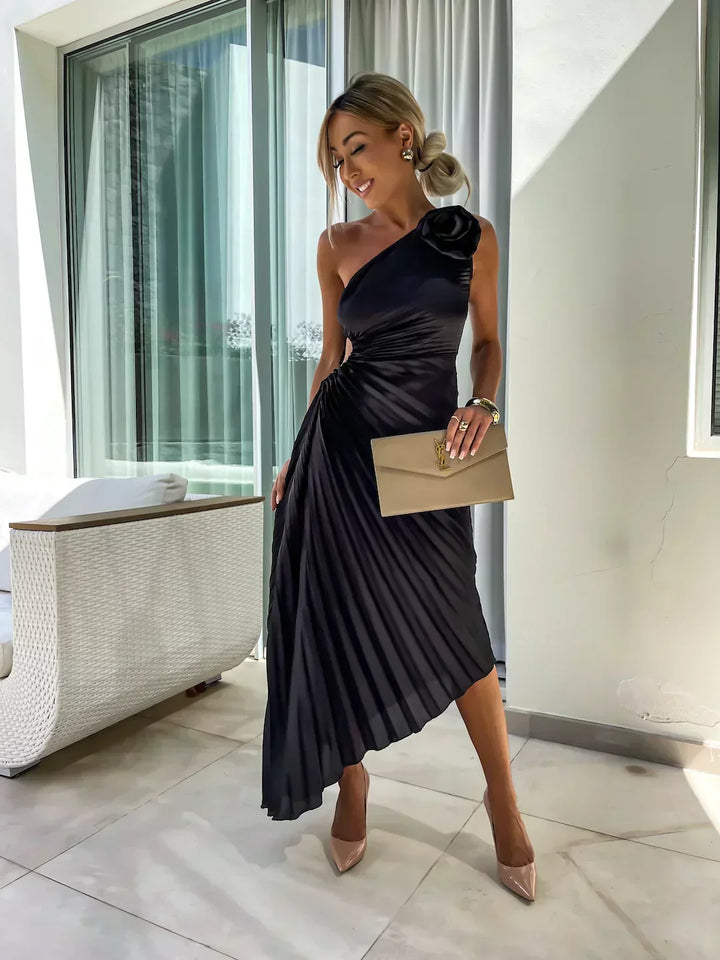 Agatha - Elegantes Kleid mit Falten und Schulterdetails