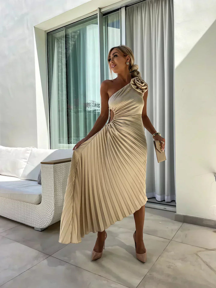 Agatha - Elegantes Kleid mit Falten und Schulterdetails