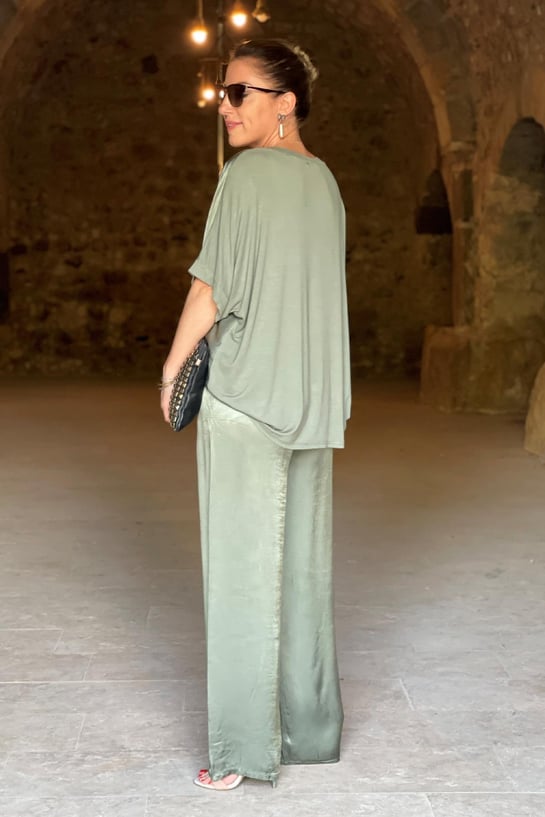 Noelia – Set Zwei Teile aus Weichem und Seidigem Satin