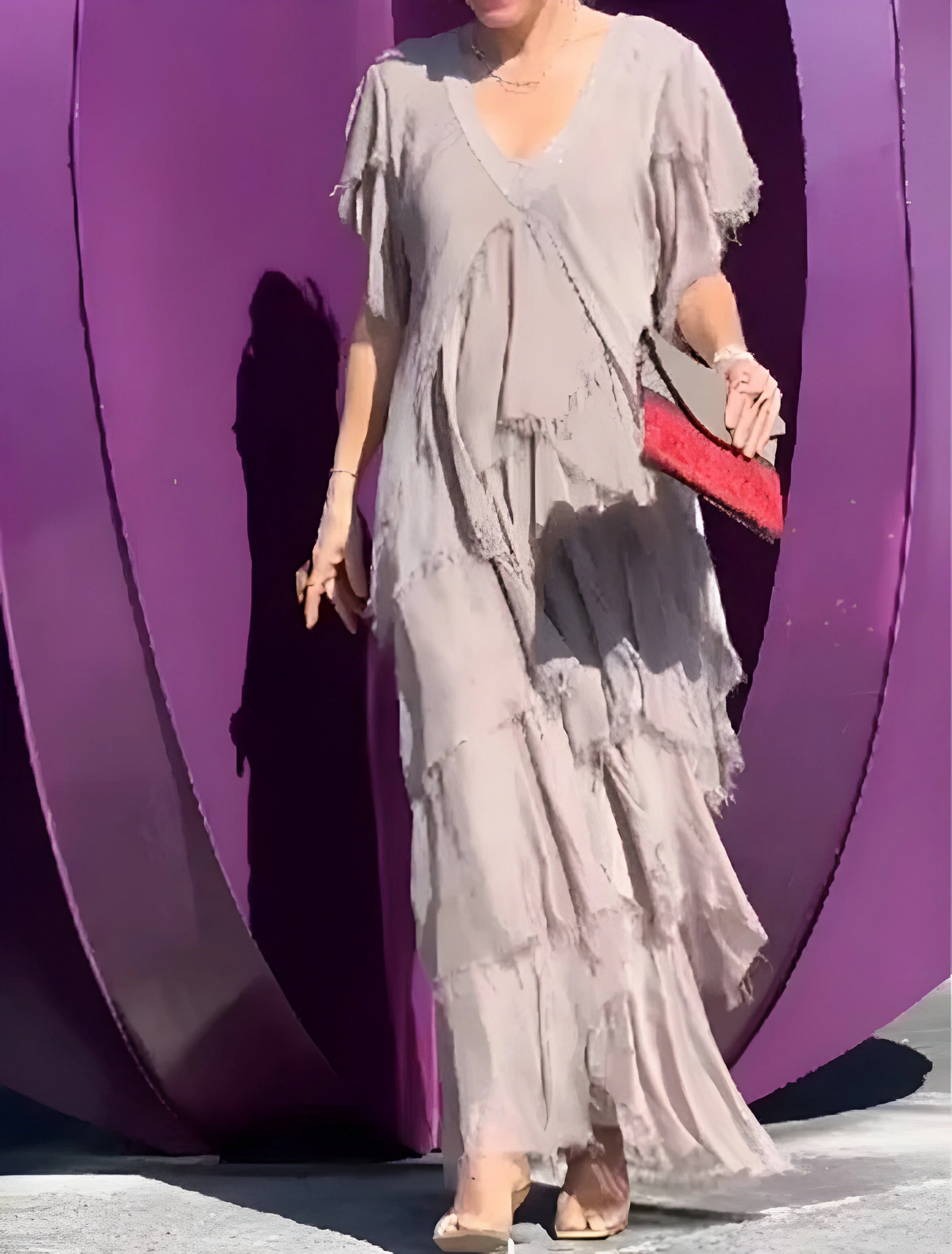 Rizza - Plissiertes Kleid mit V-Ausschnitt und Fluss