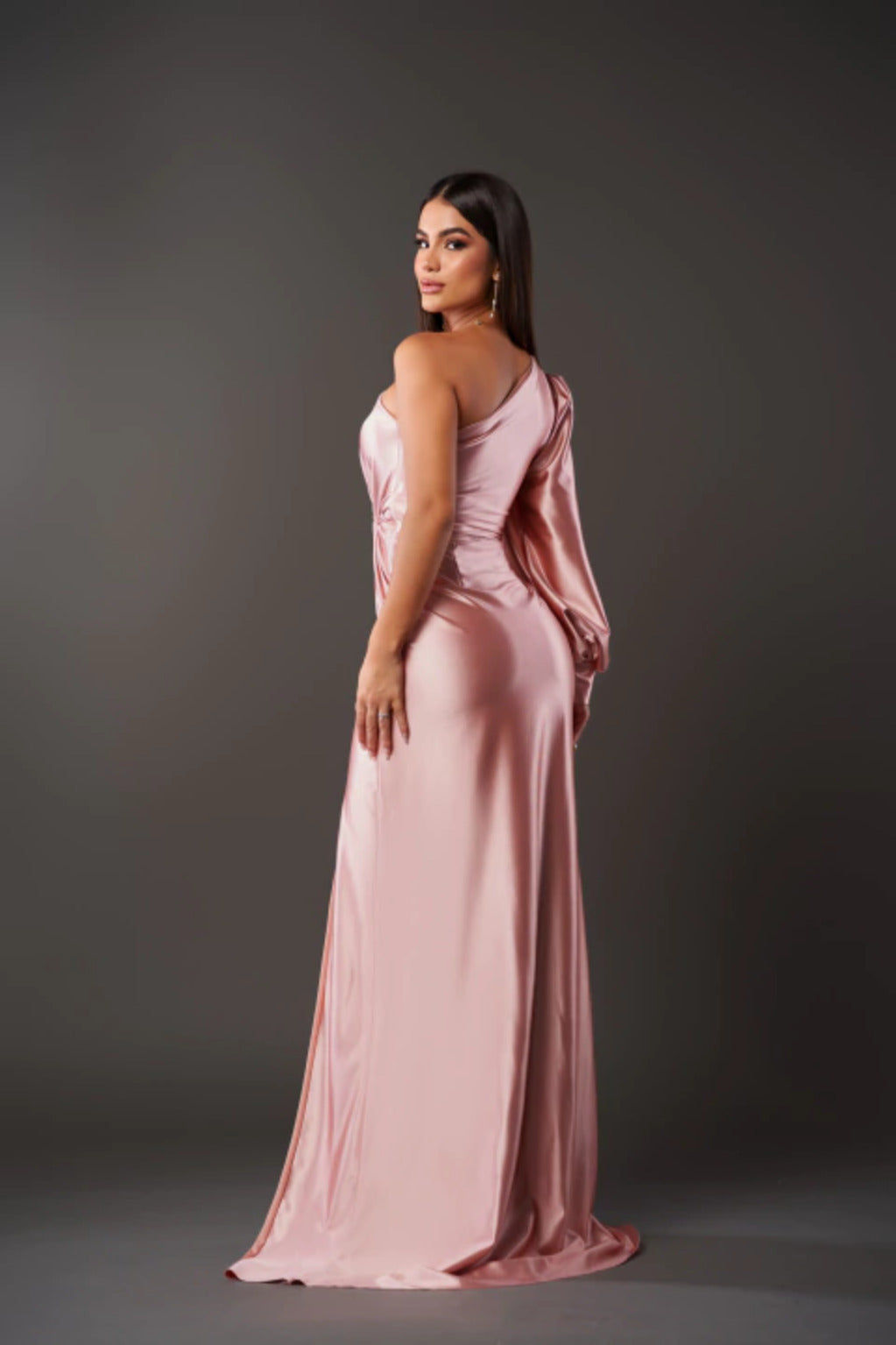 Fely - Strahlendes Satin-Kleid mit Schulterfrei-Design