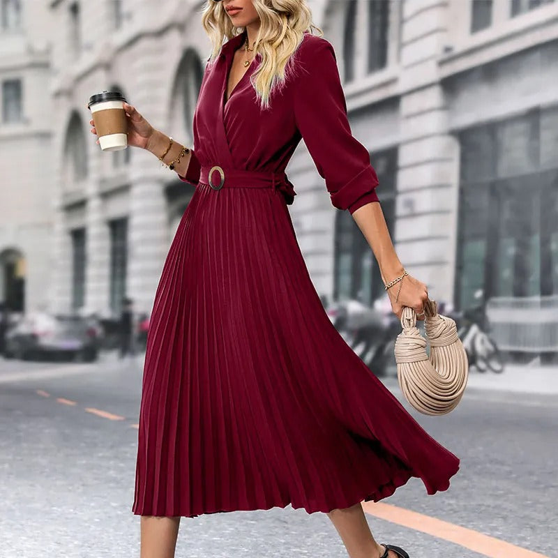 Clara - Schickes Kleid mit V-Ausschnitt und goldener Gürtelschnalle