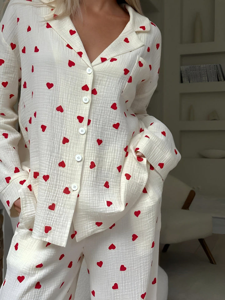 Lola – Schicker Pyjama mit Herzmustern