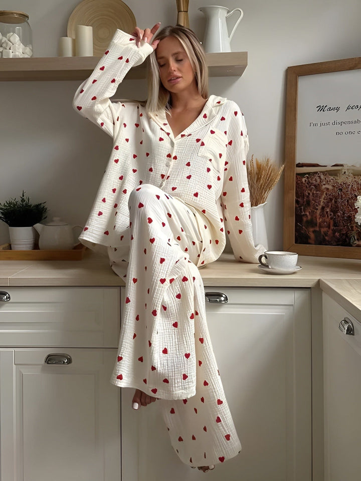 Lola – Schicker Pyjama mit Herzmustern